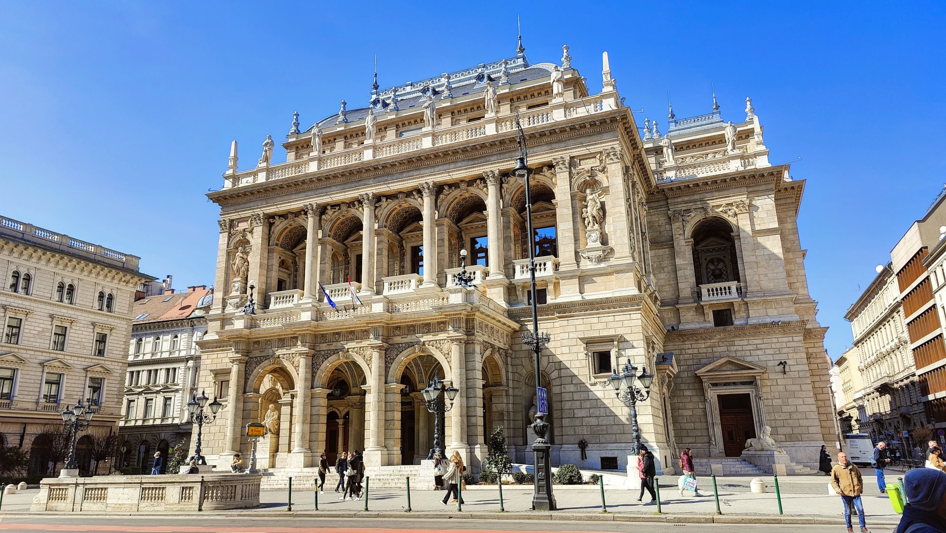 A grand 19th century neoclassical building, with a multitude of arches and columns.